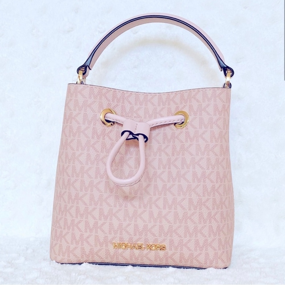 Michael Korz small bucket bag